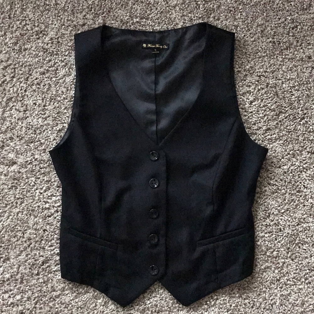 Cropped black vest